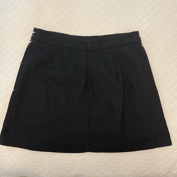 Embroidered Lulu’s skirt - Picture 2 of 3